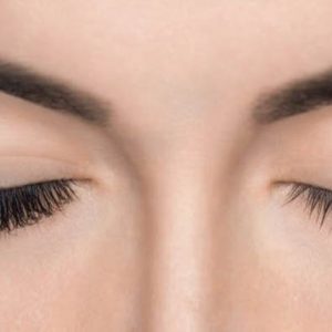 Dépose extensions de cils